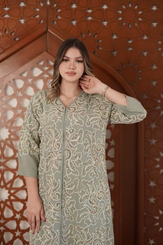 جلابية نسائية مطرزة كاملة – خيارك للذوق العالي SM...