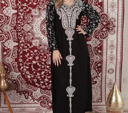 جلابية مطرزة فاخرة بتصميم ملكي ولمسة عصرية SM -83