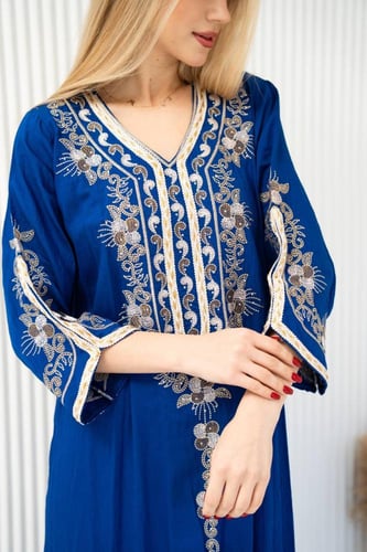 جلابية أنيقة بتفصيل مريح وتطريز فاخر SM - 2