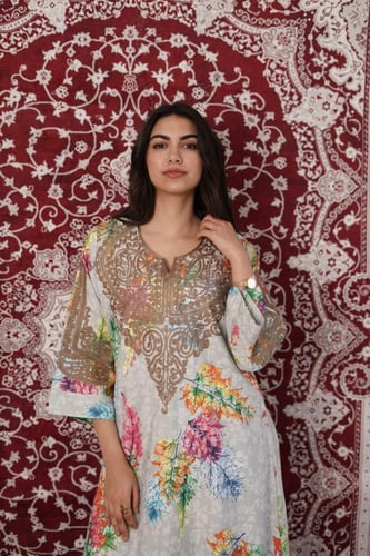 جلابية فلورا الملكية المطرزة SM - 79