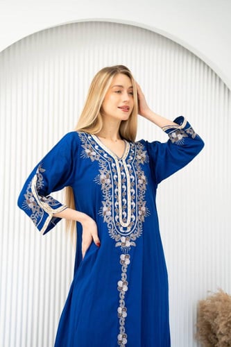 جلابية أنيقة بتفصيل مريح وتطريز فاخر SM - 2