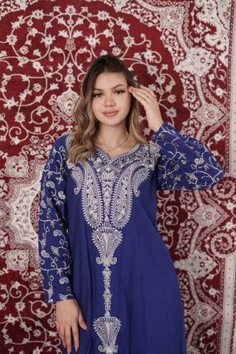 جلابية مطرزة فاخرة بتصميم ملكي ولمسة عصرية SM -83