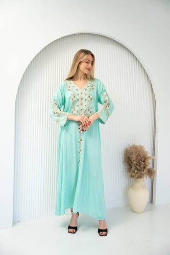 جلابية أنيقة بتفصيل مريح وتطريز فاخر SM - 2