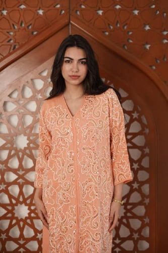 جلابية نسائية مطرزة كاملة – خيارك للذوق العالي SM...