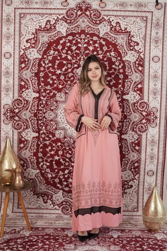 جلابية نسائية مطرزة كاملة – خيارك للذوق العالي SM...