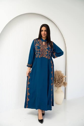 جلابية أفندينا الأنيقة بتفاصيل راقية – ذوق ما يتكر...