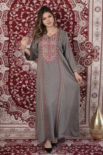 جلابية ورد الروح المطرزة – أناقة ناعمة بتفاصيل فخم...