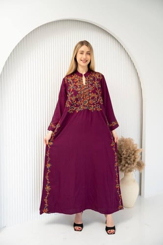 جلابية أفندينا الأنيقة بتفاصيل راقية – ذوق ما يتكر...