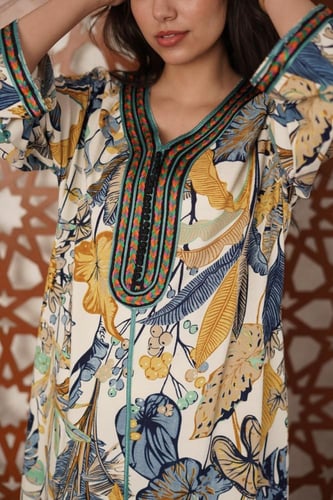 جلابية نسائية مطرزة كاملة – خيارك للذوق العالي SM...