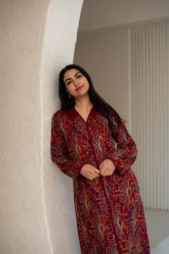 جلابية بتصميم انسيابي ونقوش راقية SM - 61