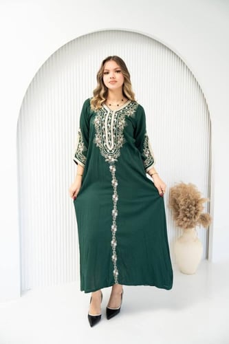 جلابية أنيقة بتفصيل مريح وتطريز فاخر SM - 2