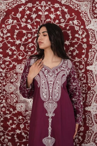 جلابية مطرزة فاخرة بتصميم ملكي ولمسة عصرية SM -83