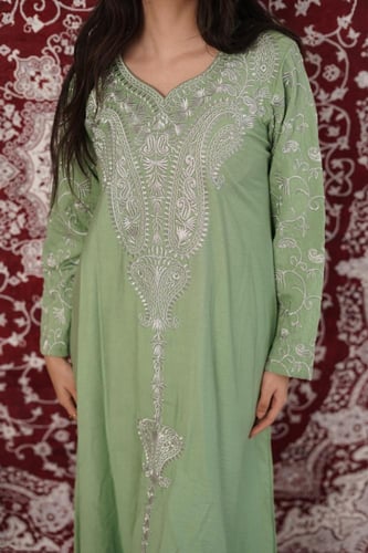 جلابية مطرزة فاخرة بتصميم ملكي ولمسة عصرية SM -83