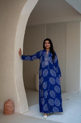 جلابية كتان تجمع الراحة والفخامة بإطلالة انيقة SM...