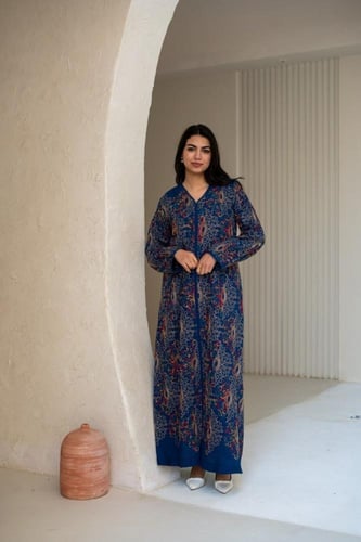 جلابية بتصميم انسيابي ونقوش راقية SM - 61