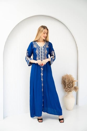 جلابية أنيقة بتفصيل مريح وتطريز فاخر SM - 2