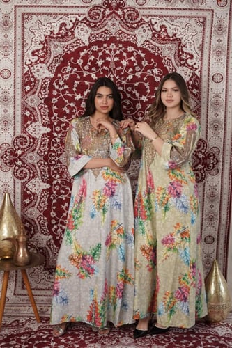 جلابية فلورا الملكية المطرزة SM - 79