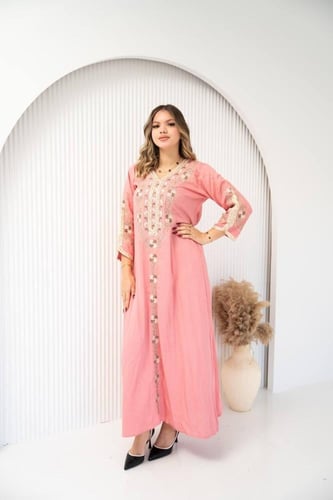 جلابية أنيقة بتفصيل مريح وتطريز فاخر SM - 2