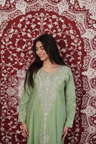 جلابية مطرزة فاخرة بتصميم ملكي ولمسة عصرية SM -83