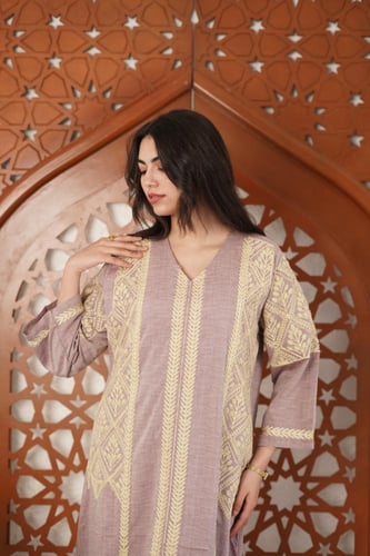 جلابية نسائية مطرزة كاملة – خيارك للذوق العالي SM...