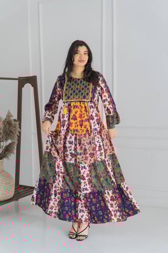 جلابية شالكي واسعة بقصة مريحة وتفاصيل نقشة مميزة S...