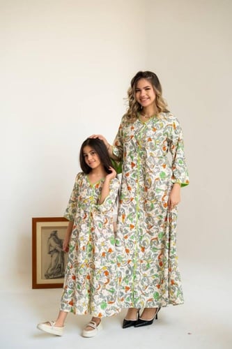 لمسة فخامة تجمعك بابنتك | جلابيات مطرزة راقية SM -...