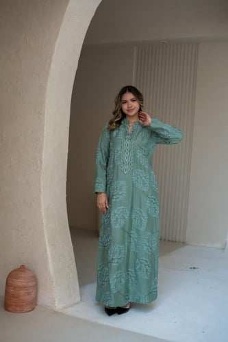 جلابية كتان تجمع الراحة والفخامة بإطلالة انيقة SM...