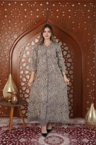 جلابية نسائية مطرزة كاملة – خيارك للذوق العالي SM...