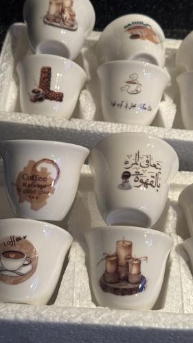 الطباعة حسب الطلب على فناجين القهوة( ١٢ فنجان )
