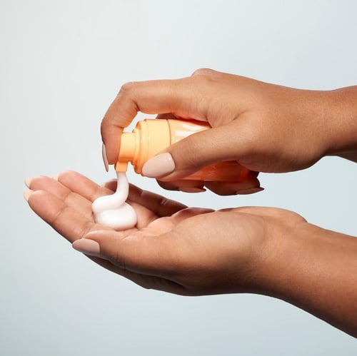 ميلك ميك آب برايمر كلاود جلو، رغوة تحضيرية بالكركم...