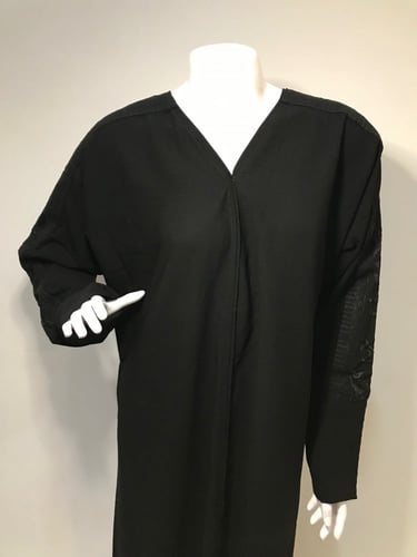 عباية بنقوش جانبية