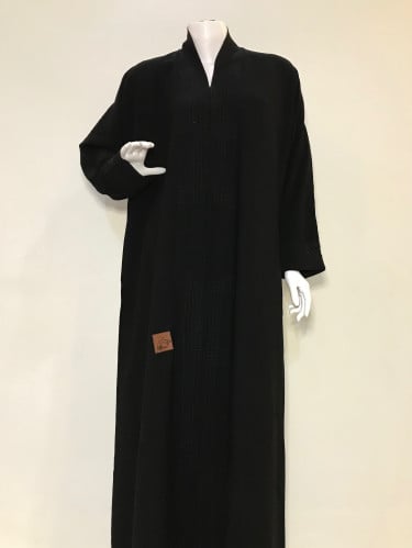 عباية نقش هندسي ناعم