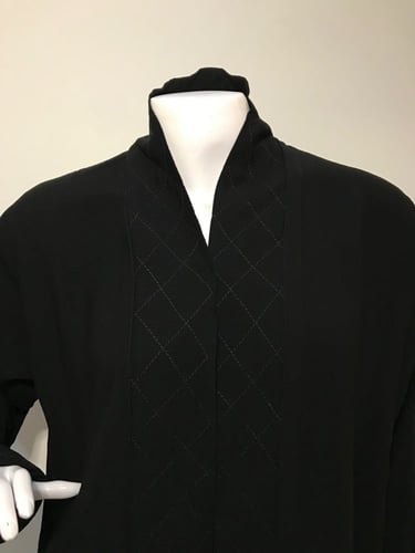 عباية مقلمة وكُم مقلوب