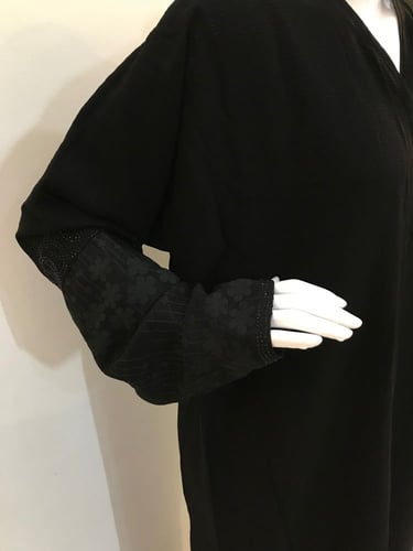 عباية كَم منقوش ومزخرف