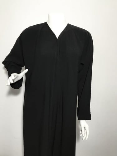 عباية سادة وكُم مقلوب