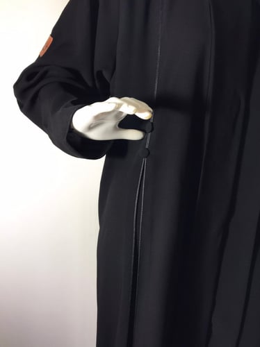 عباية سادة بكسر أمامية