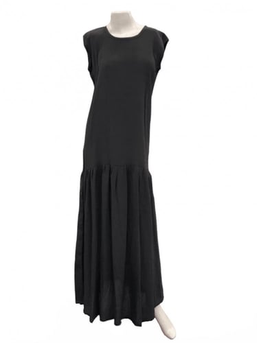 جلابية بشت بتصميم عصري فريد