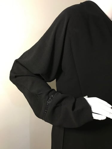 عباية بتطريز سلسال منتصف الكُم