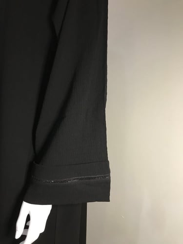 عباية كُم سلسال خفيف وأنيق