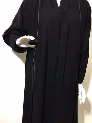 عباية سادة بكسر أمامية