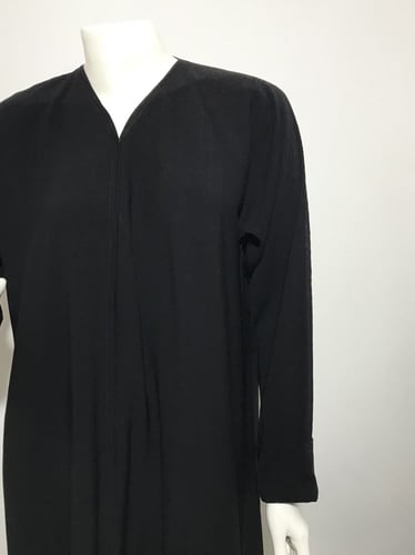 عباية سادة وكُم مقلوب