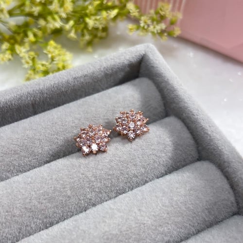 حلق زهرة اللوتس