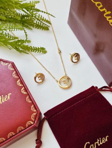 سلسال وحلق ماركة كارتير ذهبي مع الملحقات