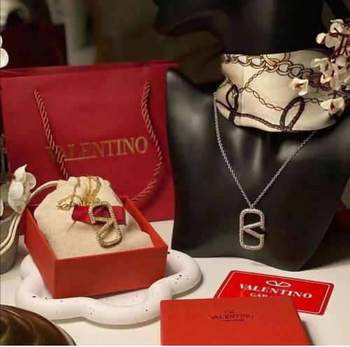 تعليقة فالنتيو مع الملحقات