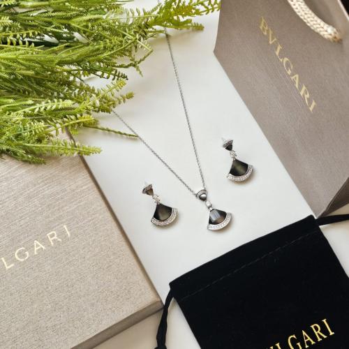 طقم بولقاري الجديد فضي وأسود