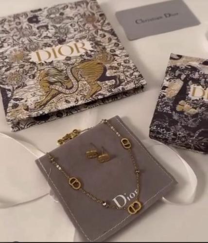 طقم ديور ذهبي