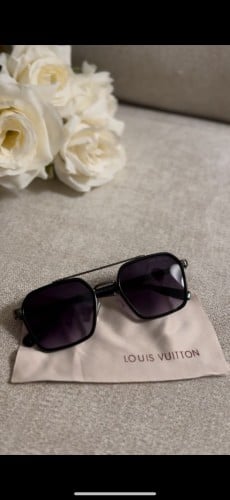 نظارة نسائيه ماركة لويس فيتون مع الملحقات