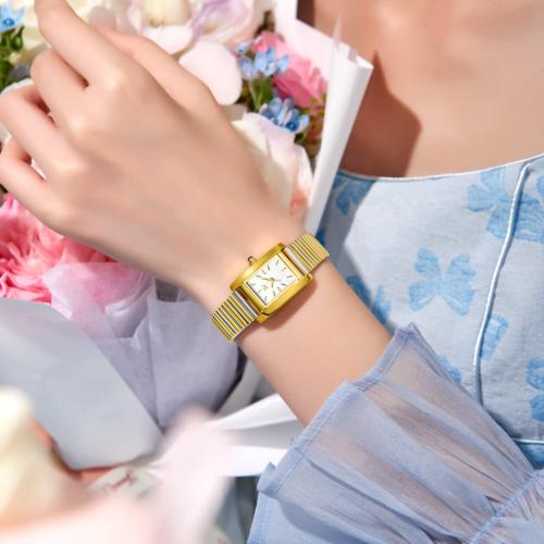 ساعه نسائية ماركة ايفرد ذهبي وفضي ميناء ابيض