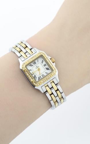 ساعه نسائية ماركة ايفرد ذهبي وفضي ميناء ابيض