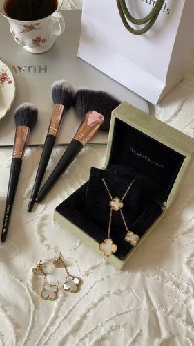 طقم فان كليف